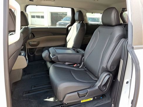 New 2026 Kia Carnival EX image 7