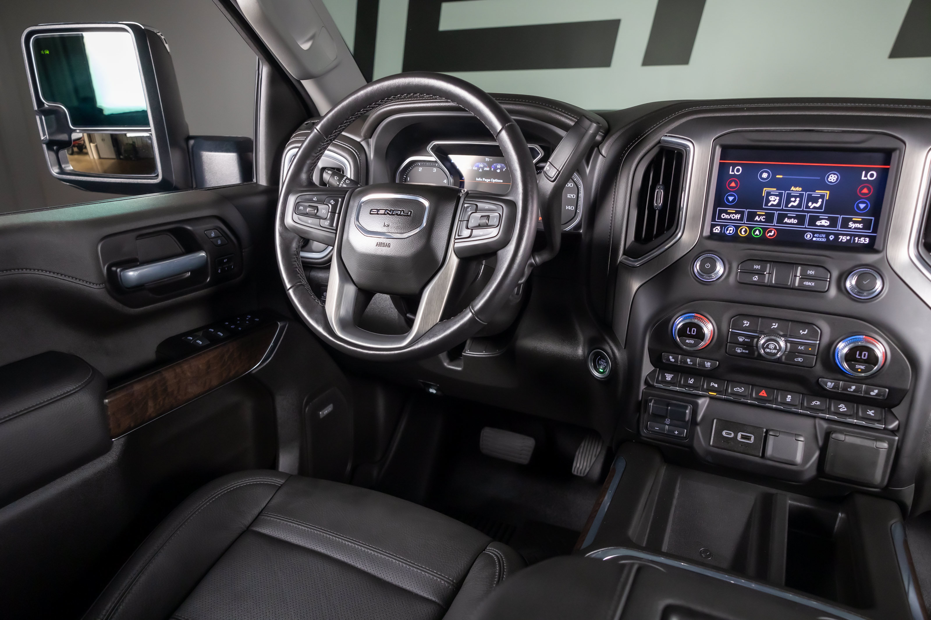 Used 2022 GMC Sierra 2500 Denali AWD/4WD image 7