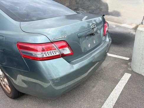 Used 2010 Toyota Camry FWD image 3