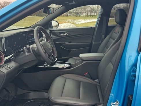 New 2025 Chevrolet Trax RS w/ Sunroof Package FWD image 10