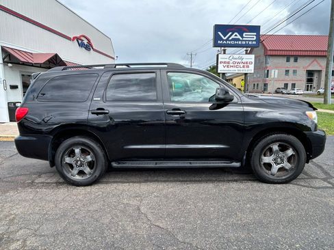 Used 2013 Toyota Sequoia SR5 w/ Sport Appearance Pkg AWD/4WD image 4