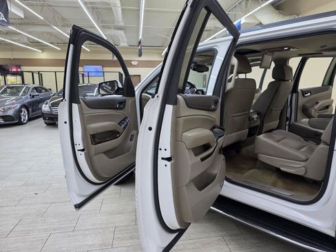 Used 2019 GMC Yukon XL SLT w/ Premium Edition RWD image 17