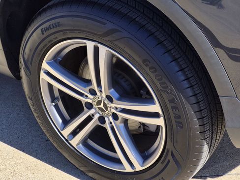 Used 2022 Mercedes-Benz GLC 300 image 7