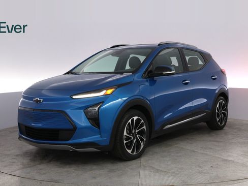 Used 2023 Chevrolet Bolt EUV Premier w/ Sun & Sound Package image 2