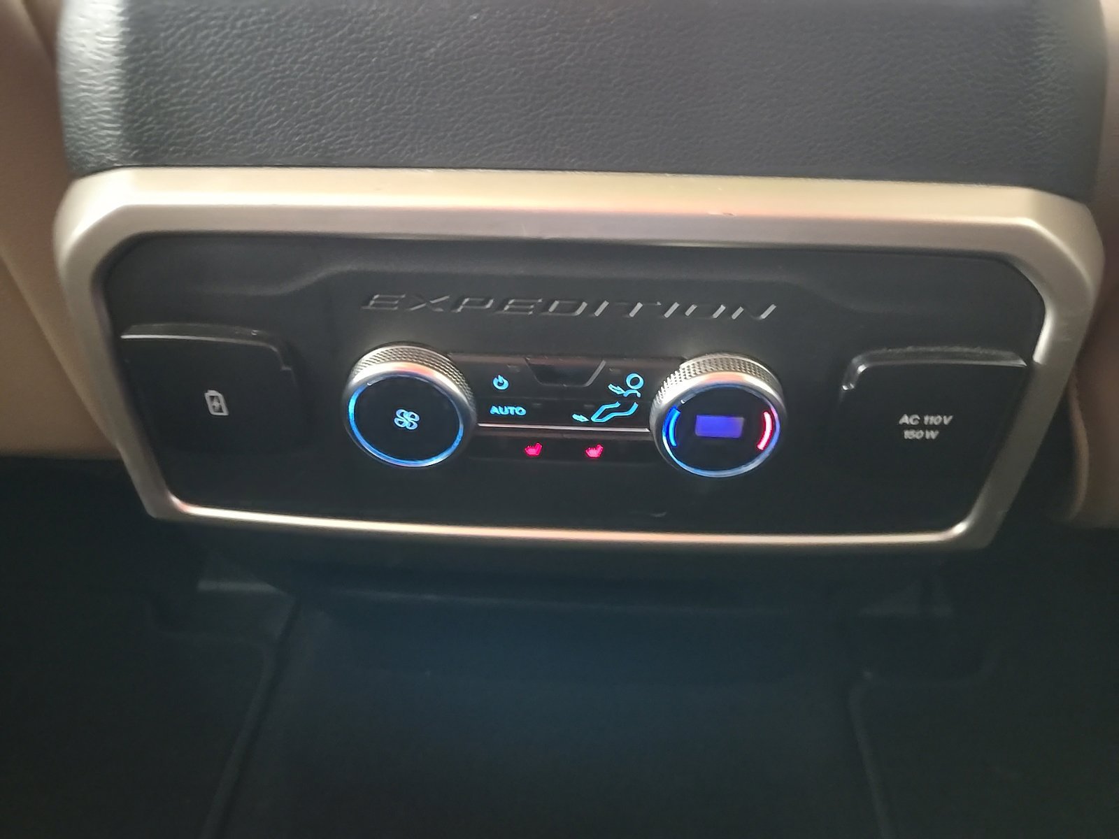 Used 2024 Ford Expedition Limited RWD image 15