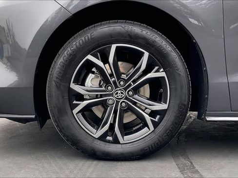 Used 2025 Toyota Sienna Platinum image 12