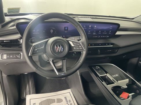 Used 2025 Buick Enclave Preferred image 11