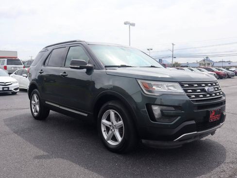 Used 2016 Ford Explorer XLT w/ Equipment Group 202A AWD/4WD image 6