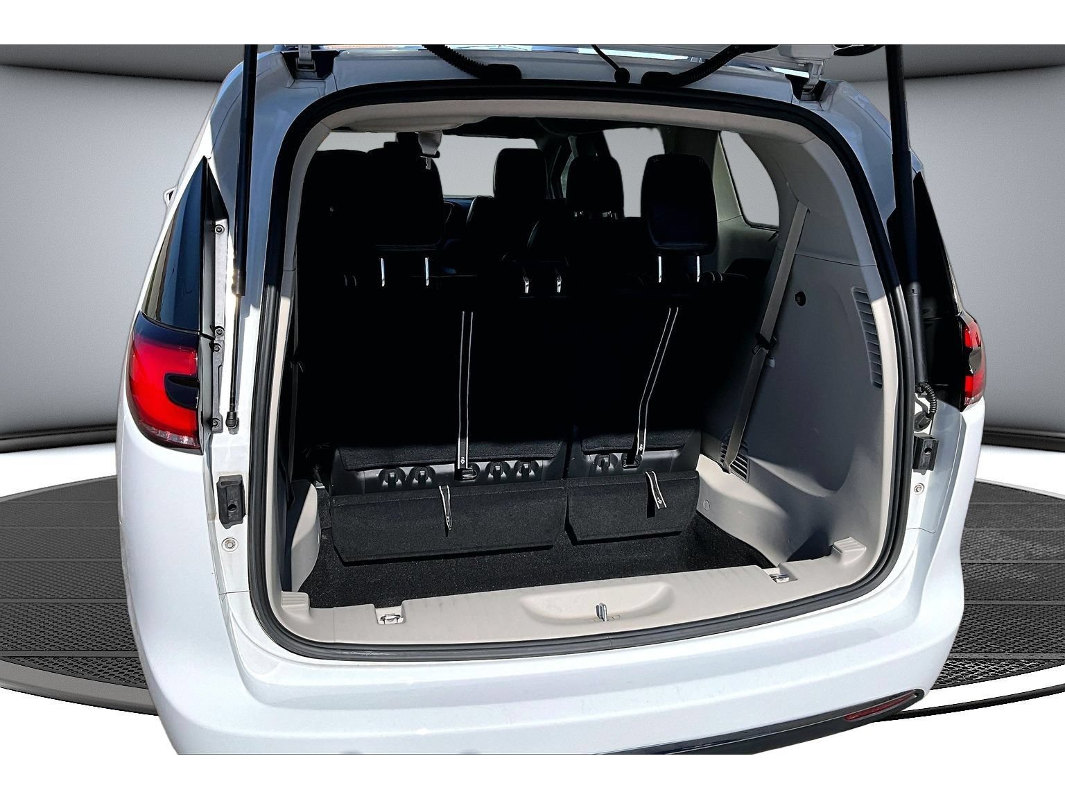 Certified 2022 Chrysler Pacifica Touring-L FWD image 39