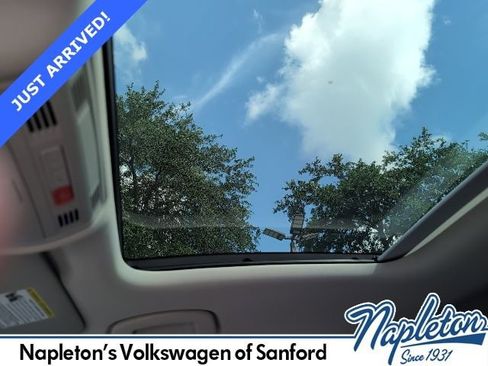 Used 2024 Volkswagen Jetta SE w/ Panoramic Sunroof Package FWD image 17