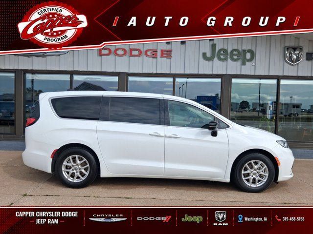 Used 2024 Chrysler Pacifica Touring-L FWD image 1