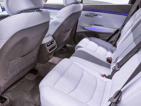 Certified 2026 Genesis GV70 2.5T Advanced image 11