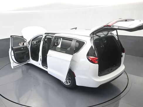 New 2026 Chrysler Pacifica Select image 59