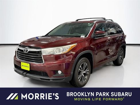Used 2016 Toyota Highlander XLE w/ Four Season Floor Mat Package AWD/4WD image 1