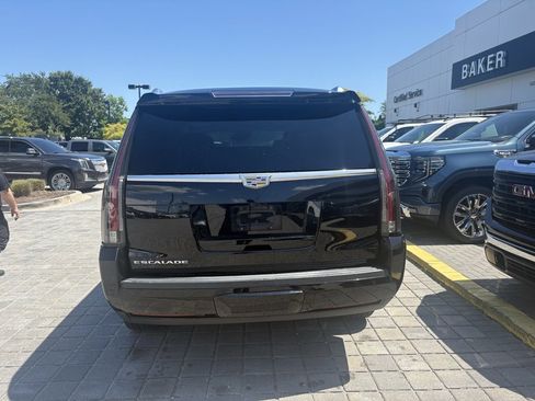 Used 2015 Cadillac Escalade Premium image 6