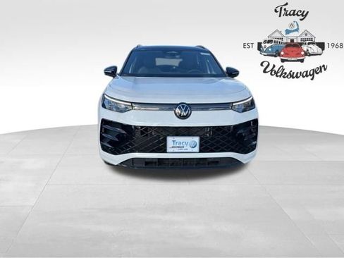 New 2025 Volkswagen Tiguan SE R-Line image 2