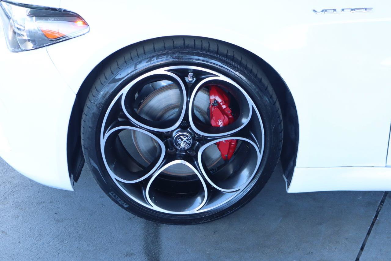 Used 2023 Alfa Romeo Giulia Veloce RWD image 12