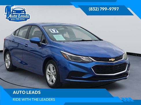 Used 2017 Chevrolet Cruze LT FWD image 1
