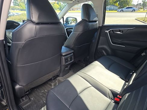 Used 2022 Toyota RAV4 XLE Premium image 33