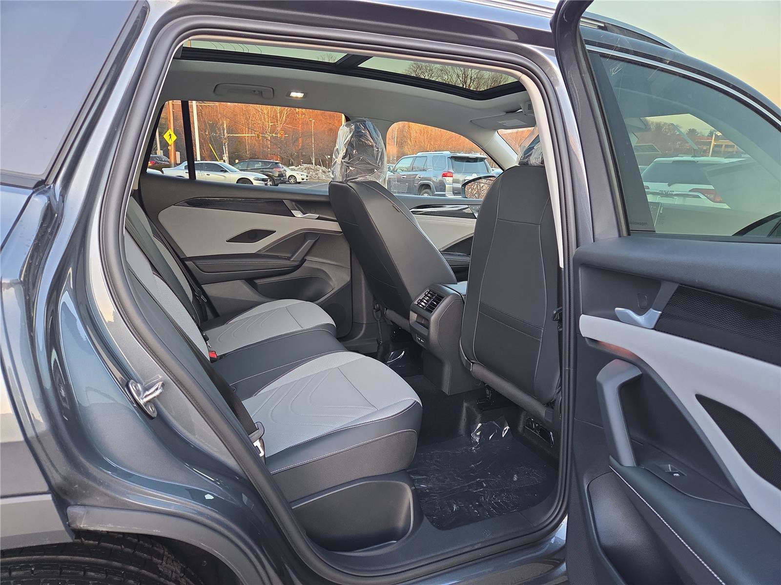 Used 2026 Volkswagen Tiguan SE AWD/4WD image 30