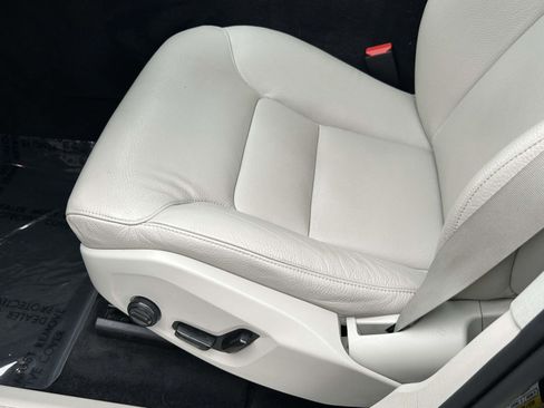 Certified 2024 Volvo XC60 B5 Plus w/ Climate Package image 21