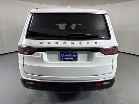 Used 2023 Jeep Wagoneer 2WD image 7