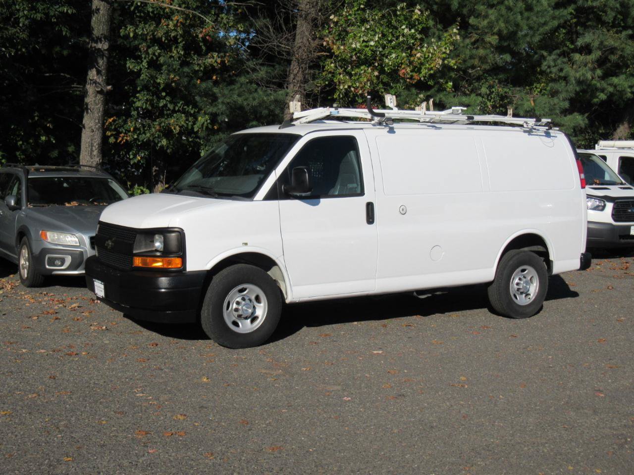 Used 2017 Chevrolet Express 2500 RWD image 2
