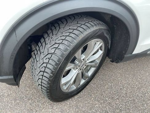 Certified 2022 Ford Explorer Limited w/ Equipment Group 301A AWD/4WD image 10