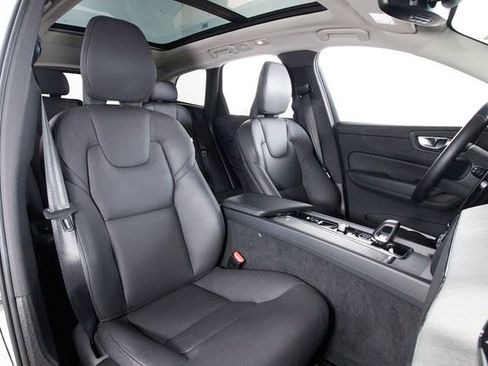 Certified 2025 Volvo XC60 B5 Plus AWD/4WD image 20
