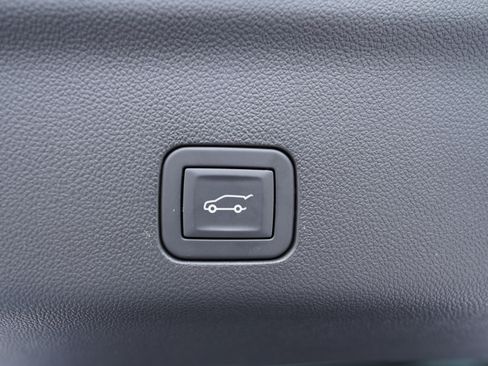 Used 2025 Chevrolet Tahoe High Country AWD/4WD image 50