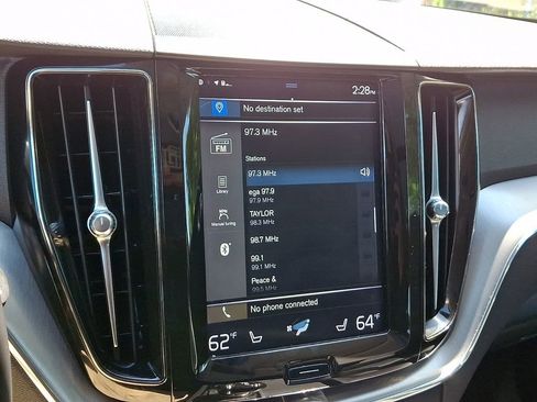 Used 2019 Volvo XC60 T5 Momentum w/ Premium Package AWD/4WD image 18