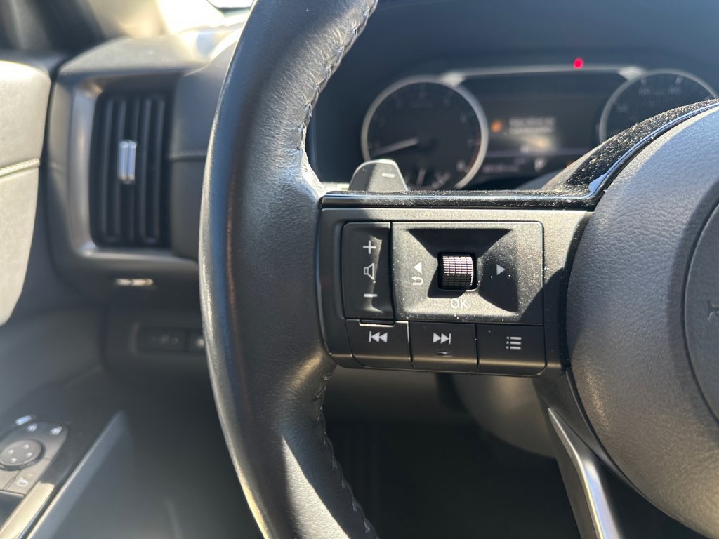 Used 2022 Nissan Pathfinder SL AWD/4WD image 15