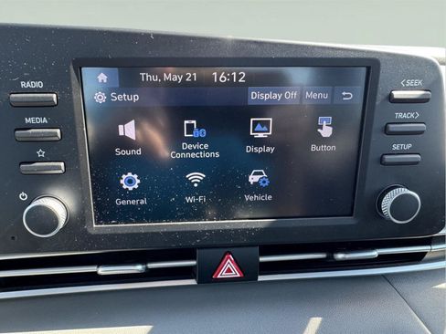 Used 2022 Hyundai Elantra SE FWD image 21