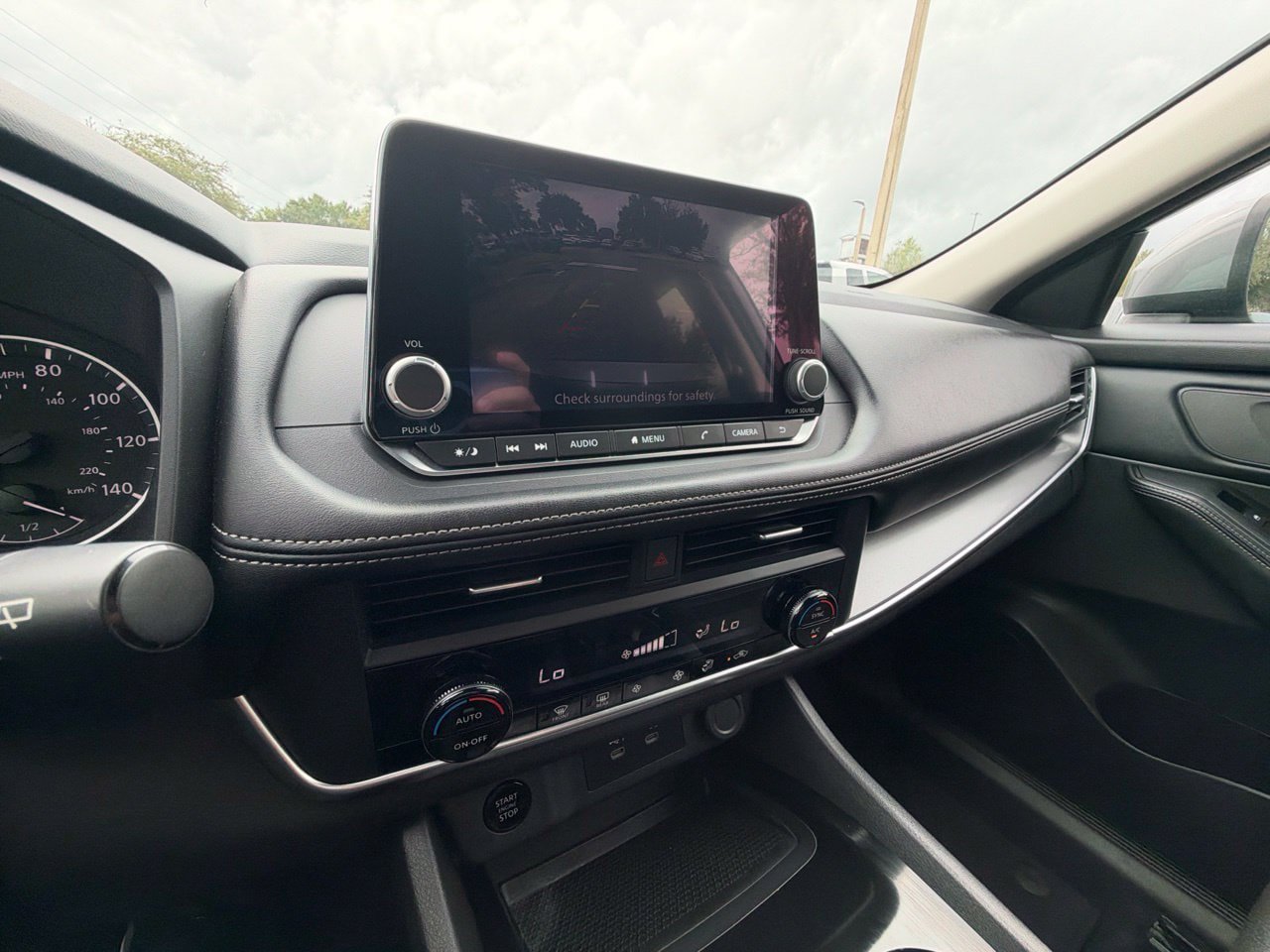 Used 2025 Nissan Rogue SV FWD image 9