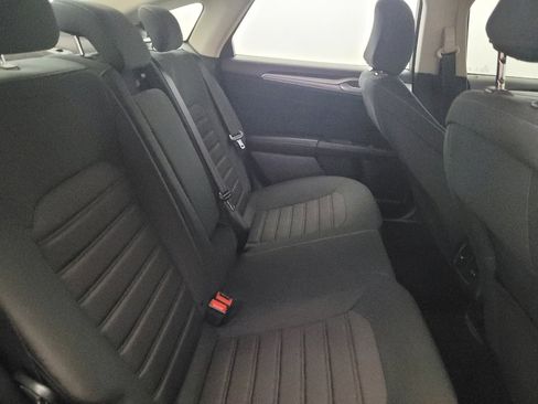 Used 2020 Ford Fusion SE image 19