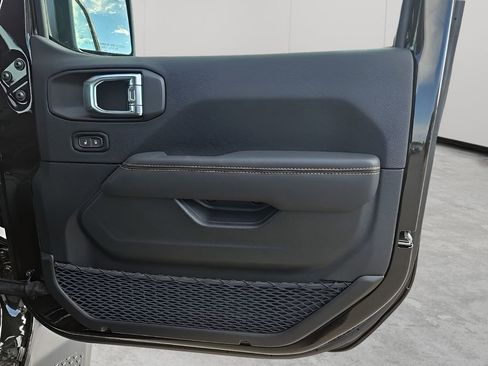 New 2025 Jeep Gladiator Sport image 31