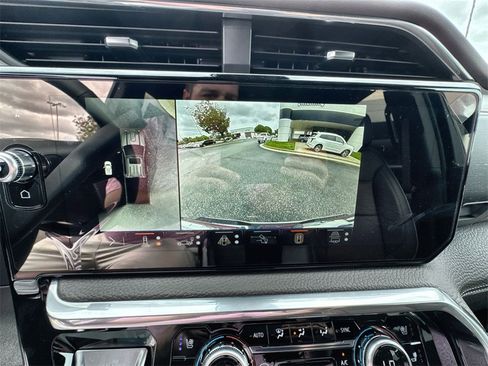 Used 2024 GMC Sierra 2500 Denali w/ Denali Reserve Package image 14