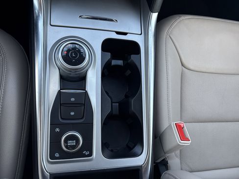 Used 2024 Ford Explorer Limited image 17