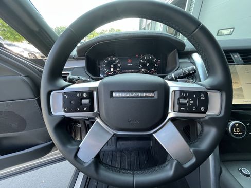 Used 2025 Land Rover Discovery Dynamic SE AWD/4WD image 18