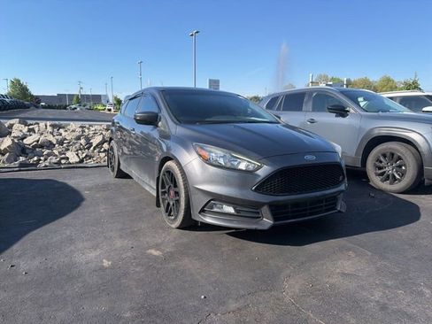 Used 2016 Ford Focus ST FWD image 3