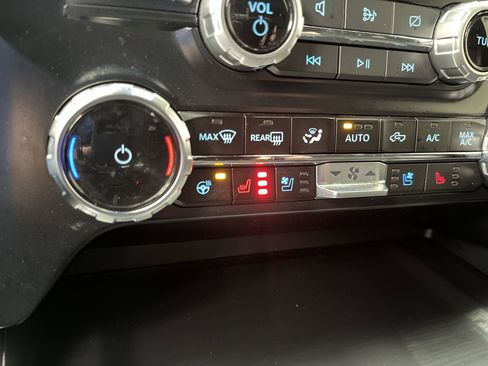 Certified 2023 Ford F150 Lariat w/ Equipment Group 502A High image 27