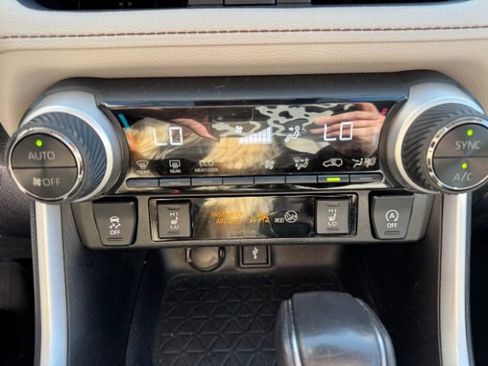 Used 2021 Toyota RAV4 XLE Premium image 32