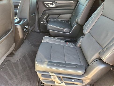 Used 2024 GMC Yukon XL SLT w/ SLT Luxury Package image 30