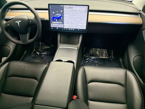 Used 2021 Tesla Model Y Long Range image 12