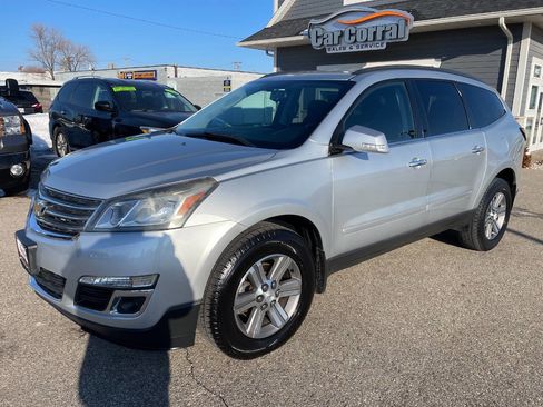 Used 2015 Chevrolet Traverse LT image 1
