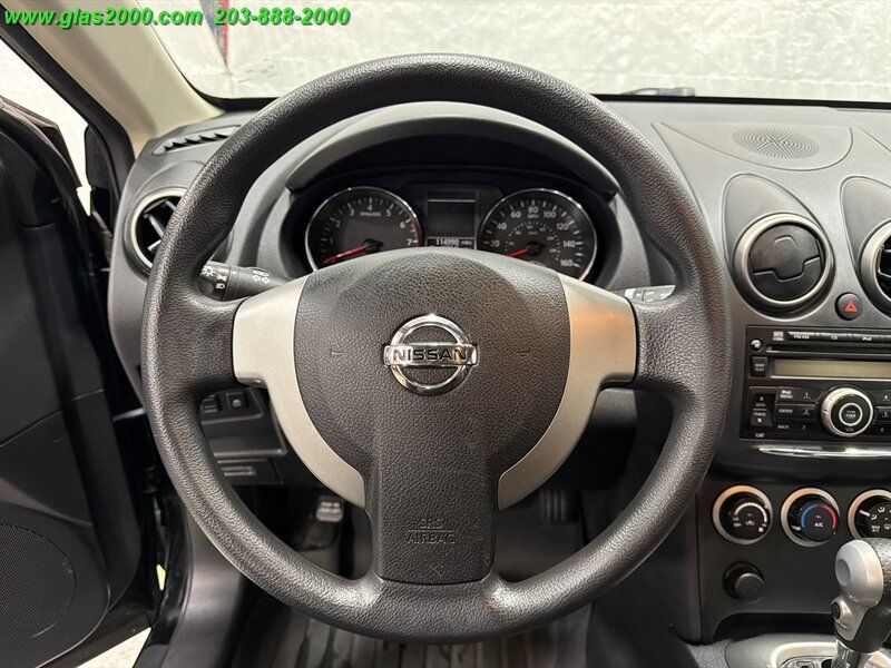 Used 2014 Nissan Rogue S AWD/4WD image 4
