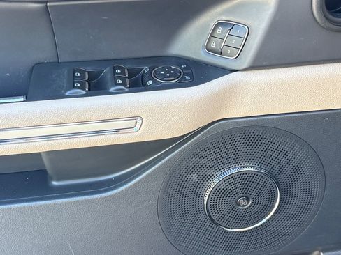 Used 2023 Ford Expedition Limited image 17