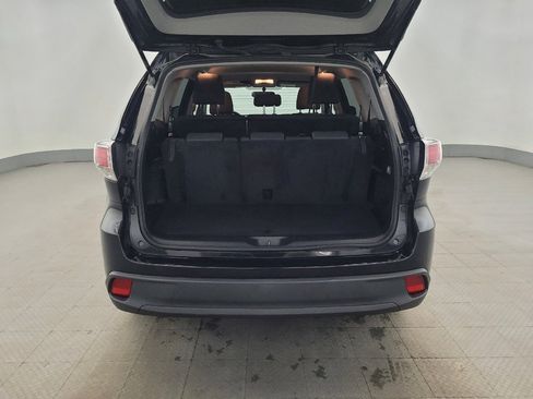 Used 2015 Toyota Highlander LE image 29