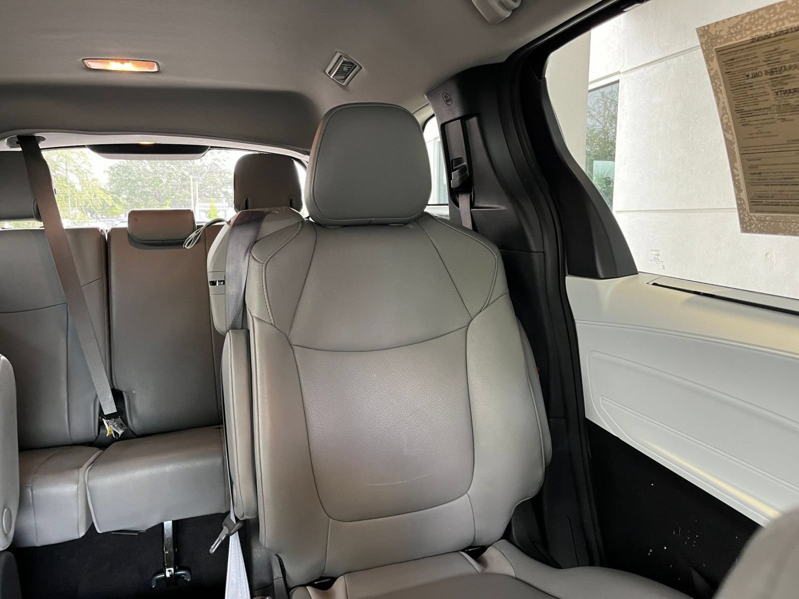 Used 2025 Toyota Sienna XLE FWD image 39