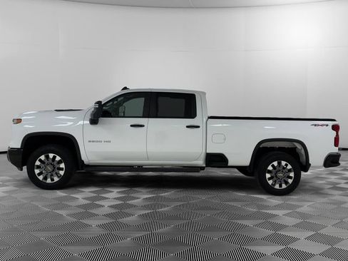 Used 2024 Chevrolet Silverado 2500 Custom w/ Snow Plow Prep/Camper Package AWD/4WD image 2